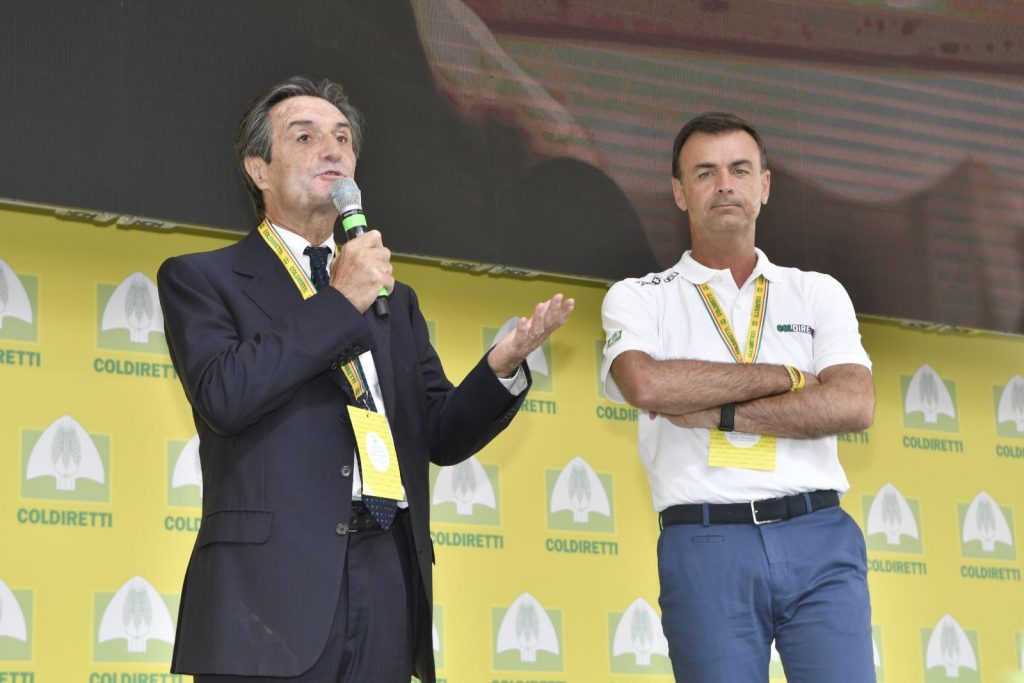 Agricoltura Fontana inaugura Villaggio Coldiretti: prodotti italiani da difendere in Europa. Nell'immagine, il presidente della Regione Lombardia sul palco con Ettore Prandini, presidente nazionale di Coldiretti.
