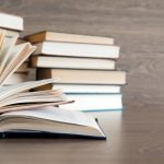 In foto dei libri: l’assessore Caruso commenta la delibera di Giunta che sostiene un premio letterario per giovani scrittori della Lombardia