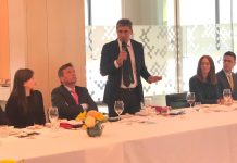Il sottosegretario Alan Christian Rizzi in uno degli incontri istituzionali avvenuti in Australia.