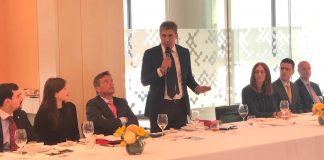 Il sottosegretario Alan Christian Rizzi in uno degli incontri istituzionali avvenuti in Australia.
