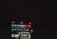 belvedere palazzo lombardia illuminato