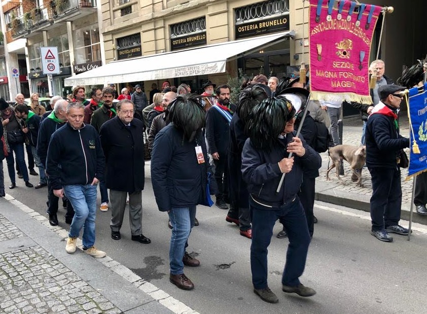 iV novembre, l'assessore De Corato alla testa del corteo.