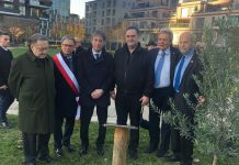 L'assessore regionale alla Sicurezza Riccardo De Corato (primo da sinistra), il vicepresidente Fabrizio Sala (terzo da sinistra) e il ministro degli Esteri di Israele Israel Katz (quarto da sinistra) al termine della cerimonia in ricordo dei caduti italiani