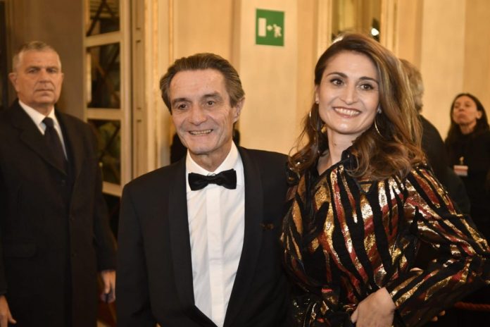 Presidente Fontana Teatro alla Scala fontana prima della scala