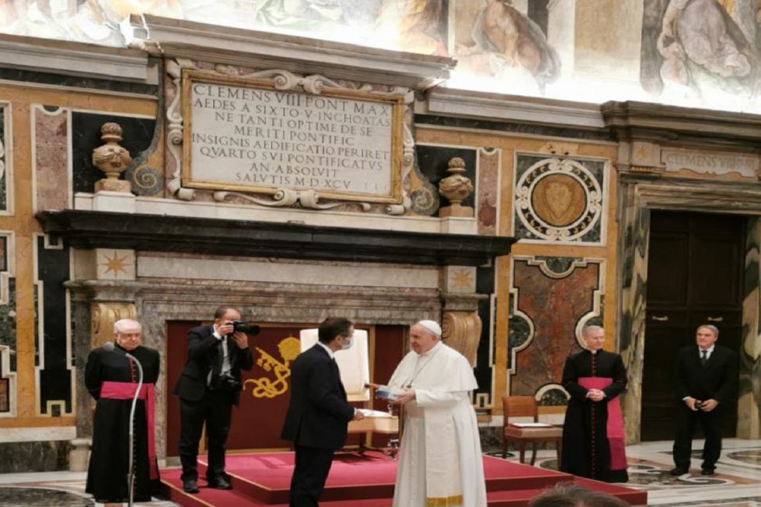 fontana papa francesco