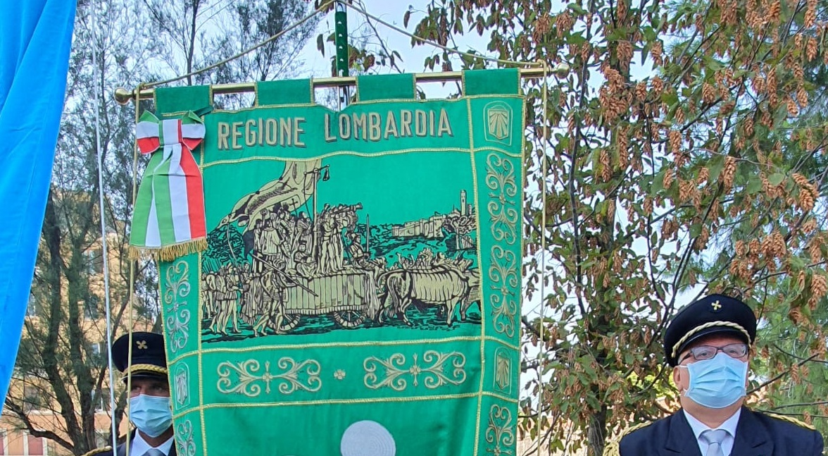 Gonfalone Regione Lombardia a Genova per commemorazione crollo ponte Morandi