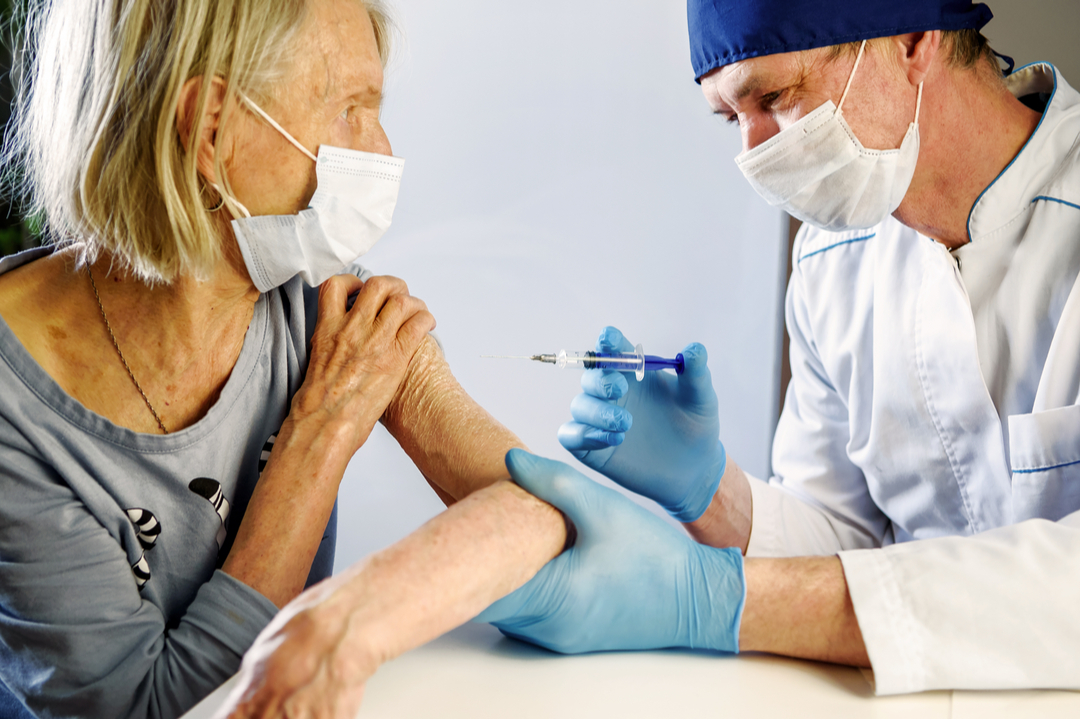Vaccino anti-Covid, fra domenica 28 e lunedì 29 marzo inviati 115.000 sms