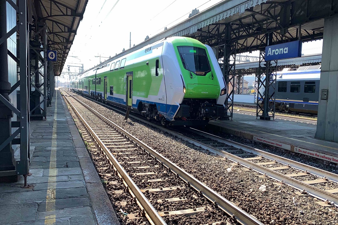 treni caravaggio varesotto