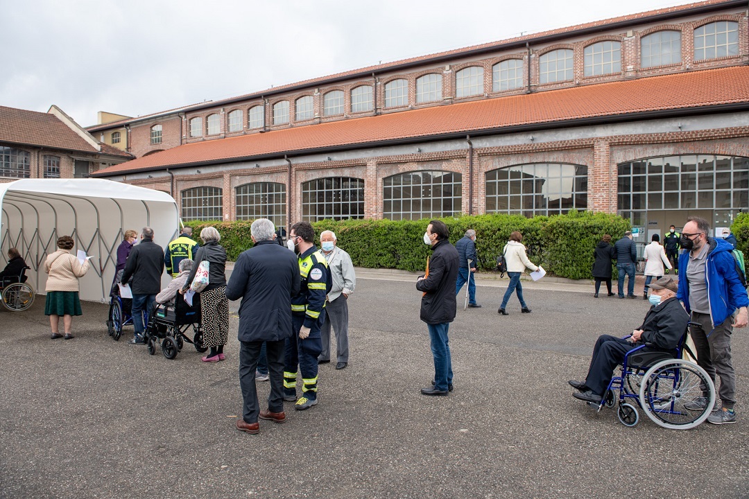 Fabbrica del Vapore, centro vaccinale in via Procaccini a Milano