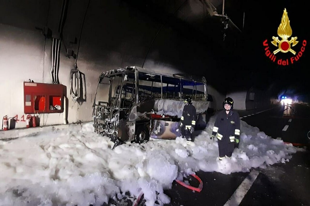 mascetti bus fuoco