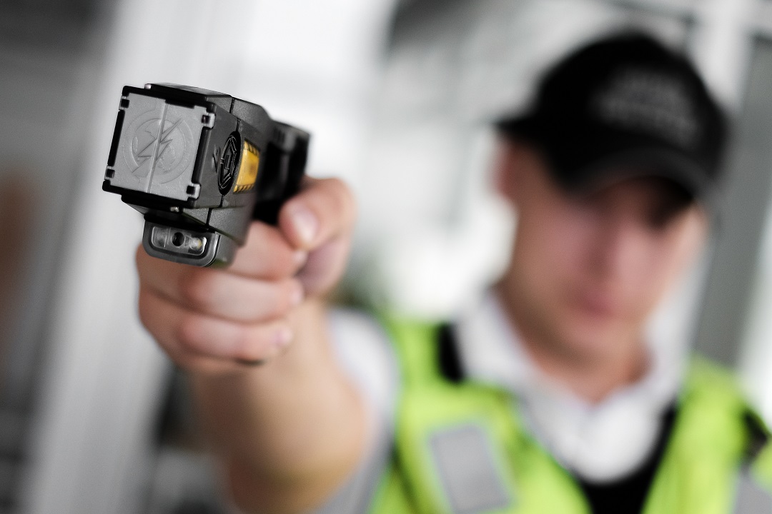 Taser Polizie locali, De Corato: bene prova strumento autodifesa agenti