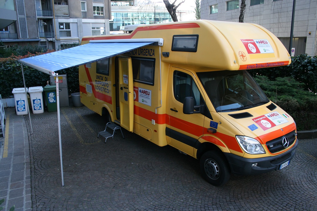 unità mobile quarta dose milano camper