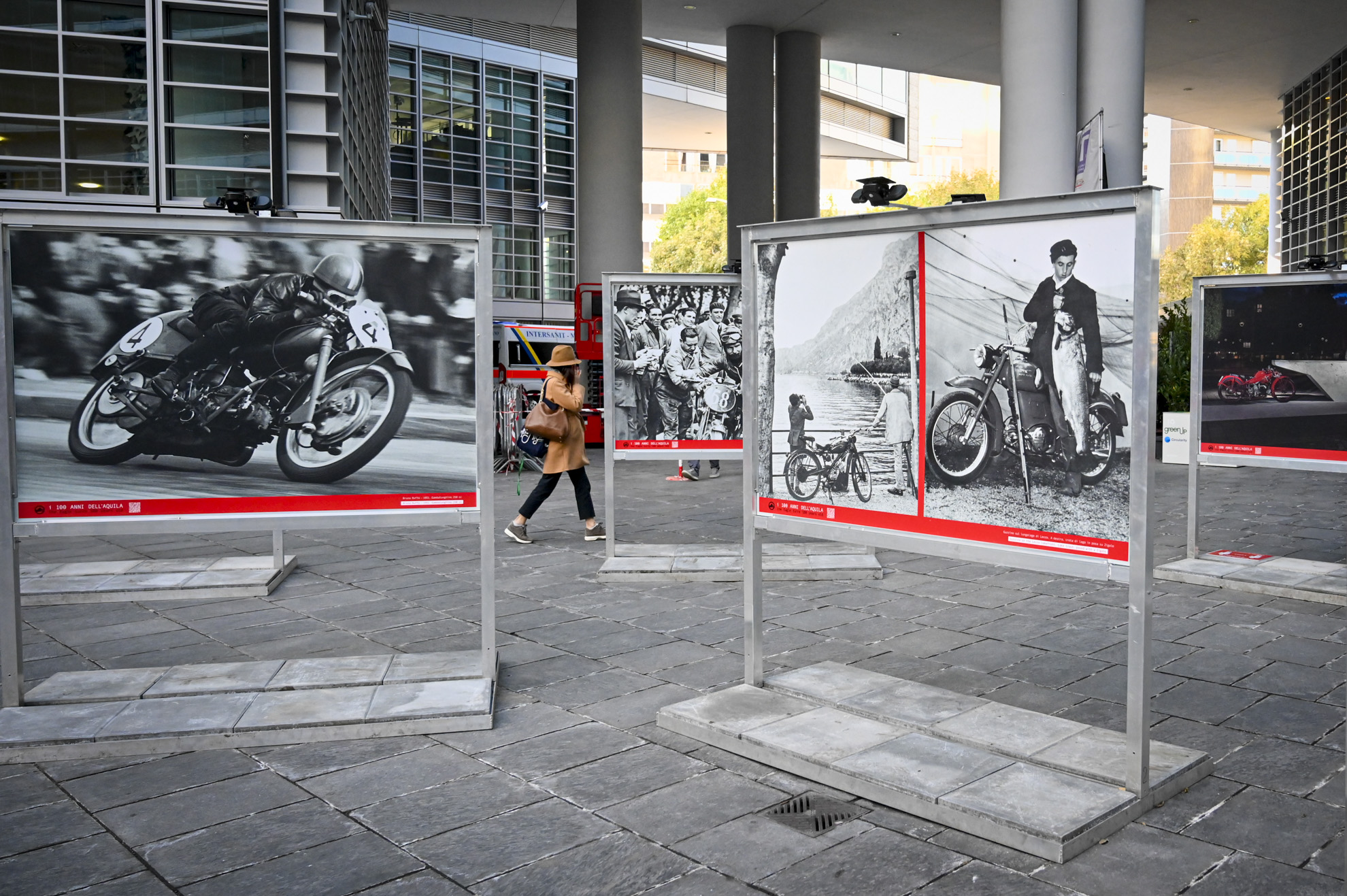Moto Guzzi, in piazza città di Lombardia mostra fotografica per i 100 anni