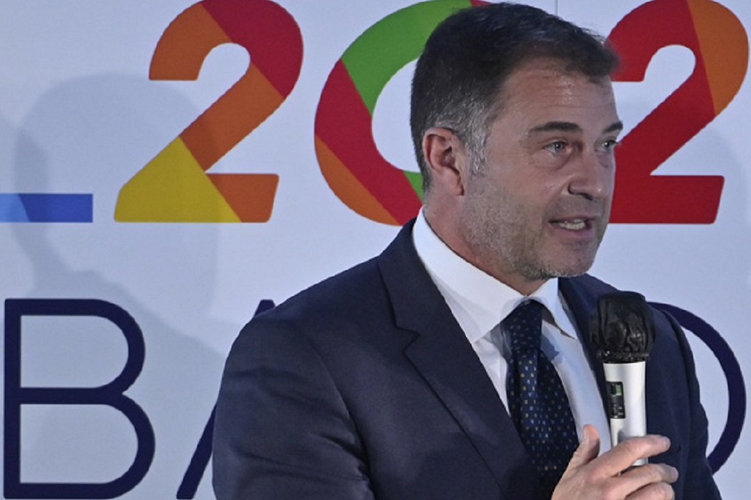 Antonio Rossi illustra Free Skipass 2021 e bando Outdoor 2021 e dote sport 2021 Lombardia