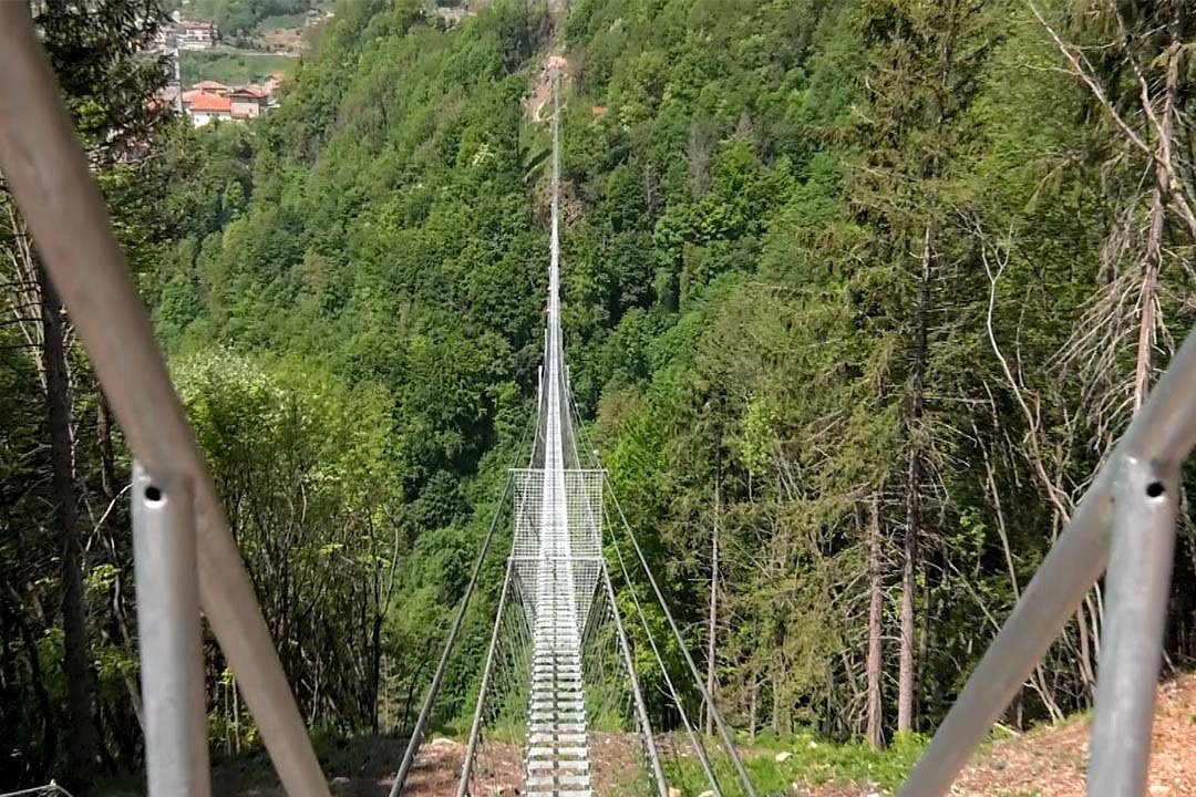 inaugurato a Dossena il ponte tibetano più lungo al mondo