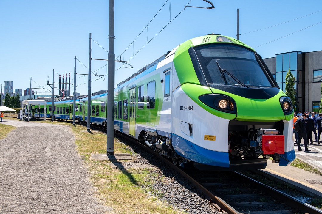 treni nuovi Donizetti debutto