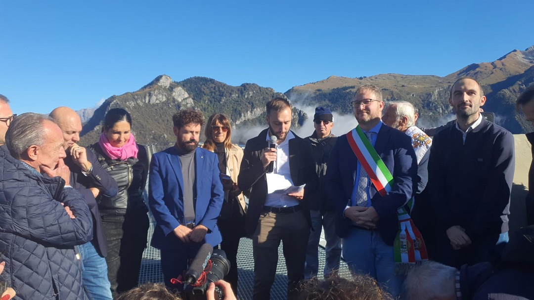 foto di gruppo inaugurazione