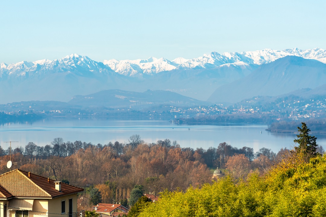 lago varese piano