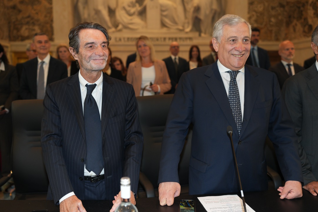 Il presidente della Regione Lombardia, Attilio Fontana, con il ministro degli Esteri, Antonio Tajani, contestato a Brescia, in una foto di repertorio: la Regione esprime solidarietà