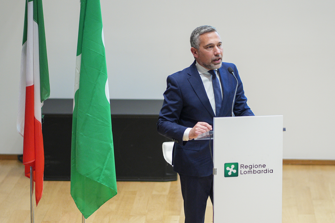 L'assessore ai Trasporti e Mobilità sostenibile di Regione Lombardia, Franco Lucente, intervenuto per spiegare le novità sulla linea Monza-Calolziocorte per le fermate di Airuno e Osnago (LC)