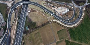Lo svincolo di Dalmine, in provincia di Bergamo, visto dall'alto: il ruolo delle infrastrutture al centro del convegno 'Punto e avanti: il futuro dei lavori pubblici tra sostenibilità e concretezza' svoltosi alla Fiera di Bergamo nell’ambito di Edil 2026 Next
