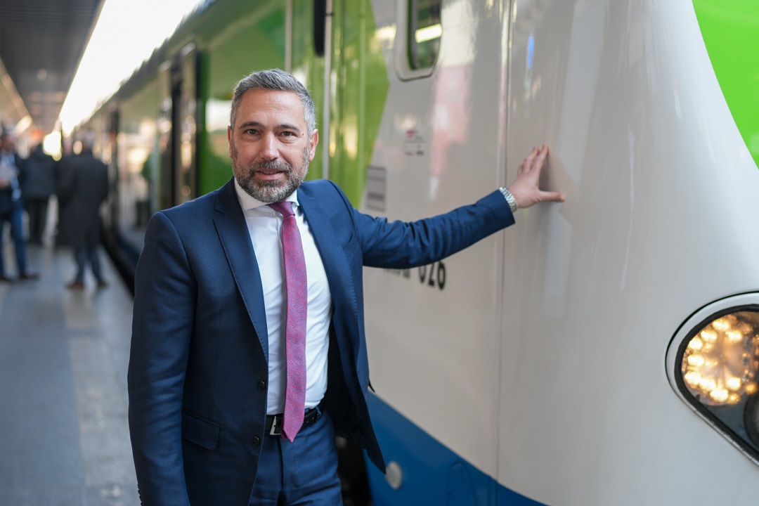 L’assessore regionale ai Trasporti Franco Lucente, protagonista dell’iniziativa dei treni del mare che porteranno i viaggiatori dalla Lombardia alla Liguria nei weekend 