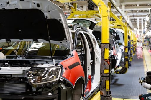 La foto ritrae l'interno un'azienda del settore automotive