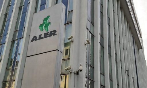 La foto mostra la sede di Aler Milano: alcuni funzionari della struttura regionale erano presenti insieme all’assessore alla Casa della Lombardia, Paolo Franco, durante il sopralluogo alle case Aler a Legnano