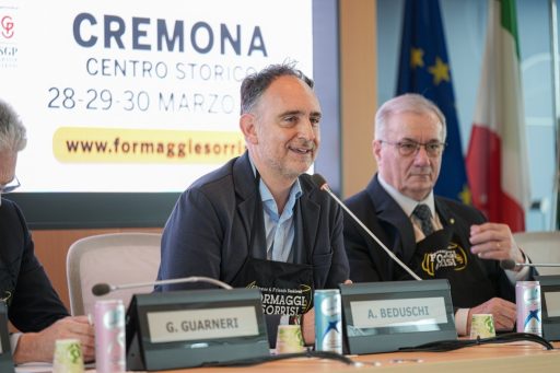 In foto l’assessore regionale all'Agricoltura, Sovranità alimentare e Foreste, Alessandro Beduschi, mentre presenta la quinta edizione di 'Formaggi & Sorrisi, Cheese & Friends Festival', l’evento gastronomico-culturale dedicato alle eccellenze casearie italiane in programma dal 28 al 30 marzo nel centro storico di Cremona
