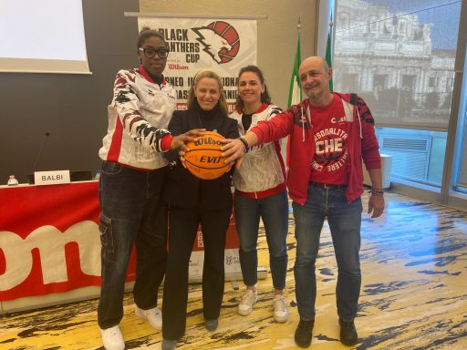 Il sottosegretario Federica Picchi con le atlete della Asd Basket Costa alla presentazione della 'Black Panthers Cup 2025'