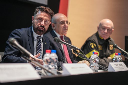 L'assessore alla Casa e Housing sociale di Regione Lombardia, Paolo Franco, parla davanti ad un microfono all'evento di 'consegna' delle chiavi delle case Aler ai Vigili del Fuoco di Varese e provincia