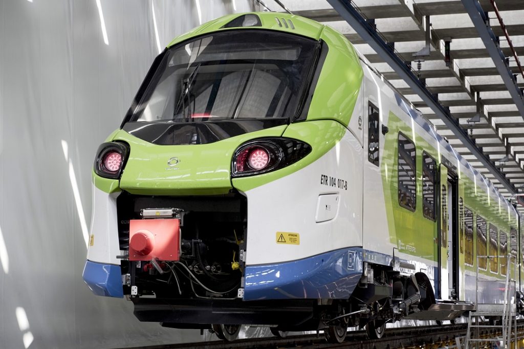 In foto uno dei 51 treni Donizetti realizzati dallo stabilimento Alstom per Regione Lombardia
