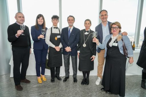 Il presidente di Regione Lombardia, Attilio Fontana, in foto insieme ad altri protagonisti alla conferenza di presentazione del padiglione Lombardia per il prossimo Vinitaly 2025 in programma dal 6 al 9 aprile a Verona, tra cui l’assessore regionale all’Agricoltura Alessandro Beduschi