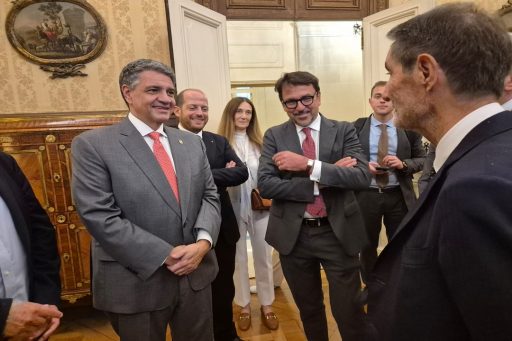 Il presidente della Regione Lombardia, Attilio Fontana, con il sottosegretario alla presidenza con delega alle Relazioni Internazionali ed Europee, Raffaele Cattaneo, all’incontro con il sindaco di Buenos Aires Jorge Macrì