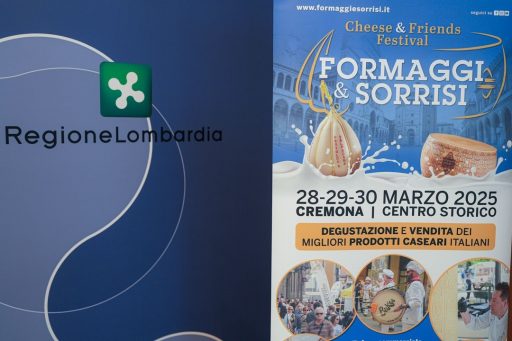 In foto la locandina di presentazione di 'Formaggi & Sorrisi, Cheese & Friends Festival', l’evento gastronomico-culturale dedicato alle eccellenze casearie italiane in programma dal 28 al 30 marzo nel centro storico di Cremona