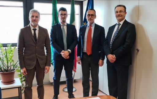 Alla conferenza stampa di presentazione del concerto ‘Passione secondo Matteo’ di Bach è intervenuto il sottosegretario alla Presidenza di Regione Lombardia con delega all’Autonomia e ai Rapporti con il Consiglio regionale, Mauro Piazza, in foto insieme ai rappresentanti dell'Accademia Corale di Lecco