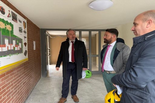 L'assessore a Casa e Housing sociale di Regione Lombardia, Paolo Franco, in sopralluogo a Dalmine (BG), con il presidente di Aler Bergamo, Lecco e Sondrio, Corrado Zambelli, per verificare lo stato di avanzamento dei lavori di ristrutturazione alle case Aler