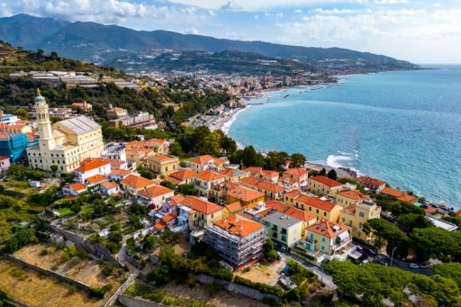 Una veduta dall’elicottero di Bussana-Arma di Taggia, località capolinea dei treni del mare che porteranno i viaggiatori dalla Lombardia alla Liguria nei weekend