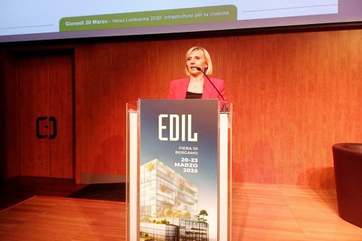 Una foto dell'intervento al convegno 'Lombardia 2030' dell'assessore regionale alle Infrastrutture Claudia Maria Terzi