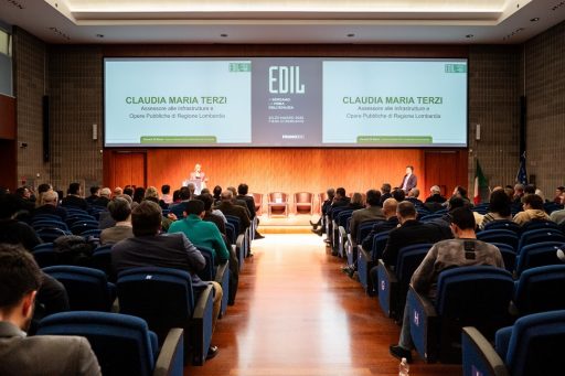 Una foto del convegno 'Lombardia 2030' a Bergamo a cui ha partecipato l'assessore regionale alle Infrastrutture e Opere pubbliche Claudia Maria Terzi