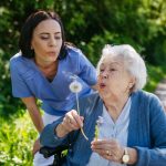 In foto una caregiver, figura centro del convegno 'Assistenza in cure palliative: familiari e caregiver tra diritti e doveri' svolto a Palazzo Lombardia