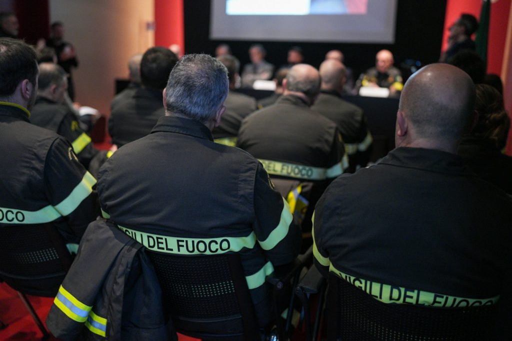 In foto dei Vigili del Fuoco: Regione Lombardia sostiene interventi di manutenzione per gli immobili in provincia di Bergamo e Monza