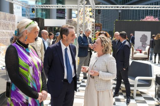 Il presidente Attilio Fontana durante la visita all'evento della Design Week