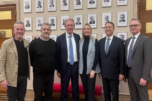 Una foto di gruppo al Mimit dove in centro si vede l'assessore Simona Tironi e al suo fianco il Ministro Adolfo Urso. Foto utilizzata in occasione dell'accordo siglato al Mimit