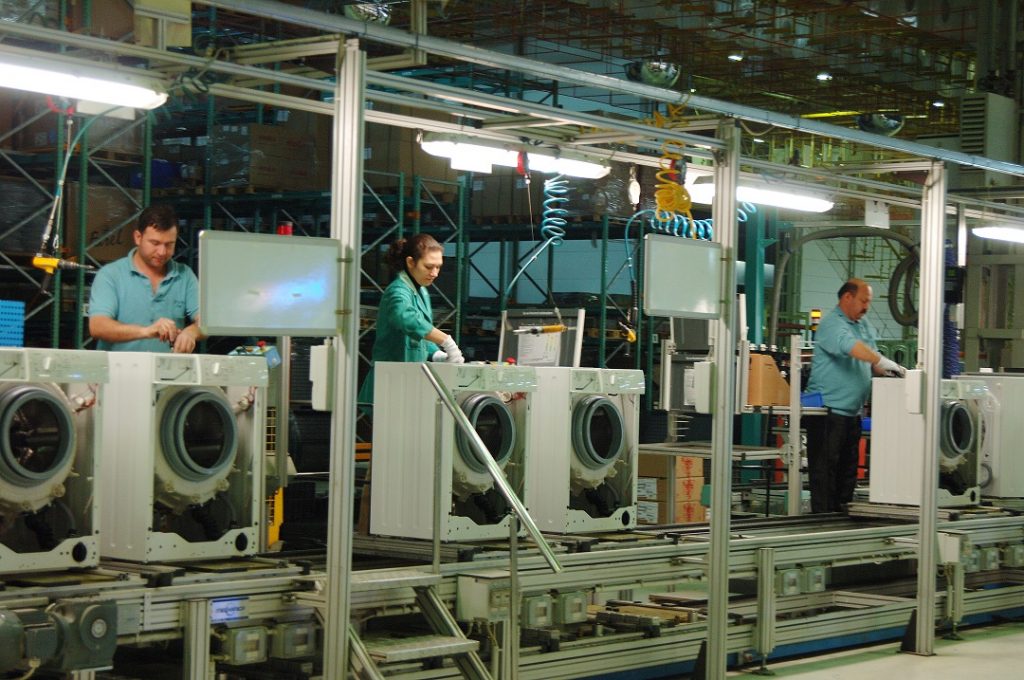Lavatrici industriali Beko. Utilizzata per l'accordo siglato al Mimit