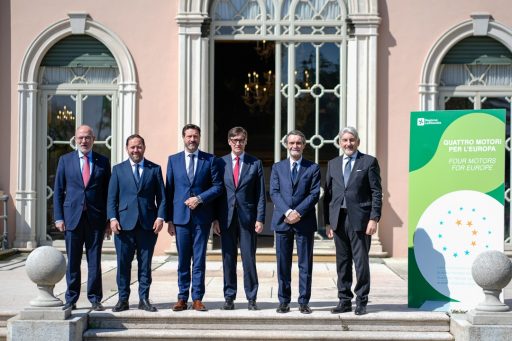 Quattro Motori d'Europa i rappresentanti delle quattro regioni davanti a Ville Ponzi