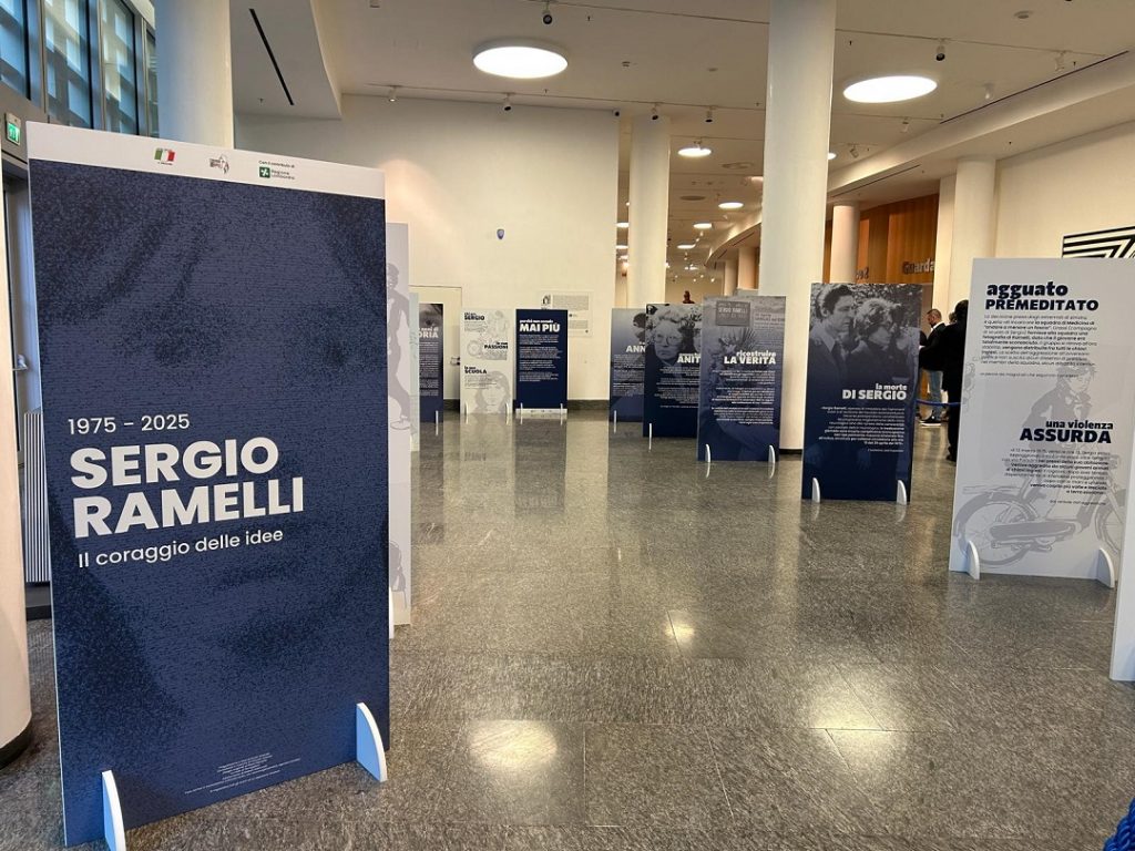 Sergio Ramelli mostra a Palazzo Lombardia. Alcuni dei pannelli presenti