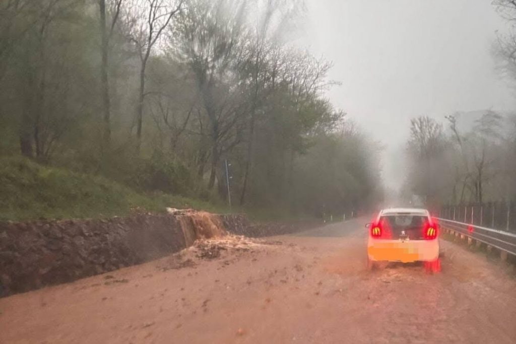 Automobile durante il maltempo con tanto di nubifragio a Induno Olona con sopralluogo del presidente Fontana