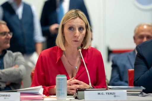 Claudia Maria Terzi sottolinea che manutenzione corsi d'acqua della Lombardia cin escavazione di materiali litoidi aumenta sicurezza