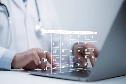 Medico controlla liste di attesa per cui Regione Lombardia ha speso, e integrato, tutti i fondi statali per anni dal 2022 al 2024